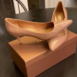 Patent pumps Coach
